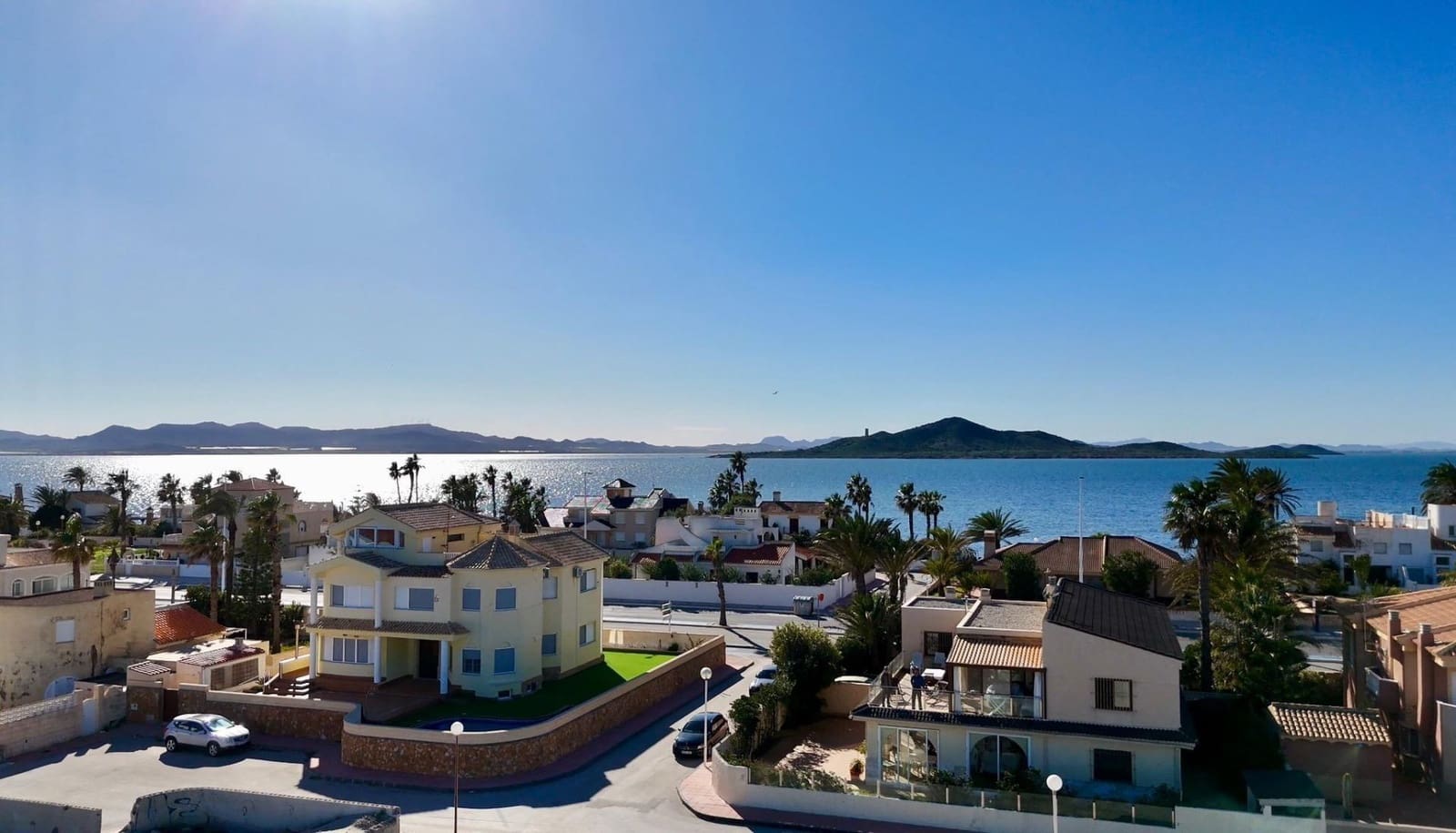 9 Zimmer Villa zu verkaufen in La Manga del Mar Menor mit Garage - 985.000 € (Ref: 10063340)