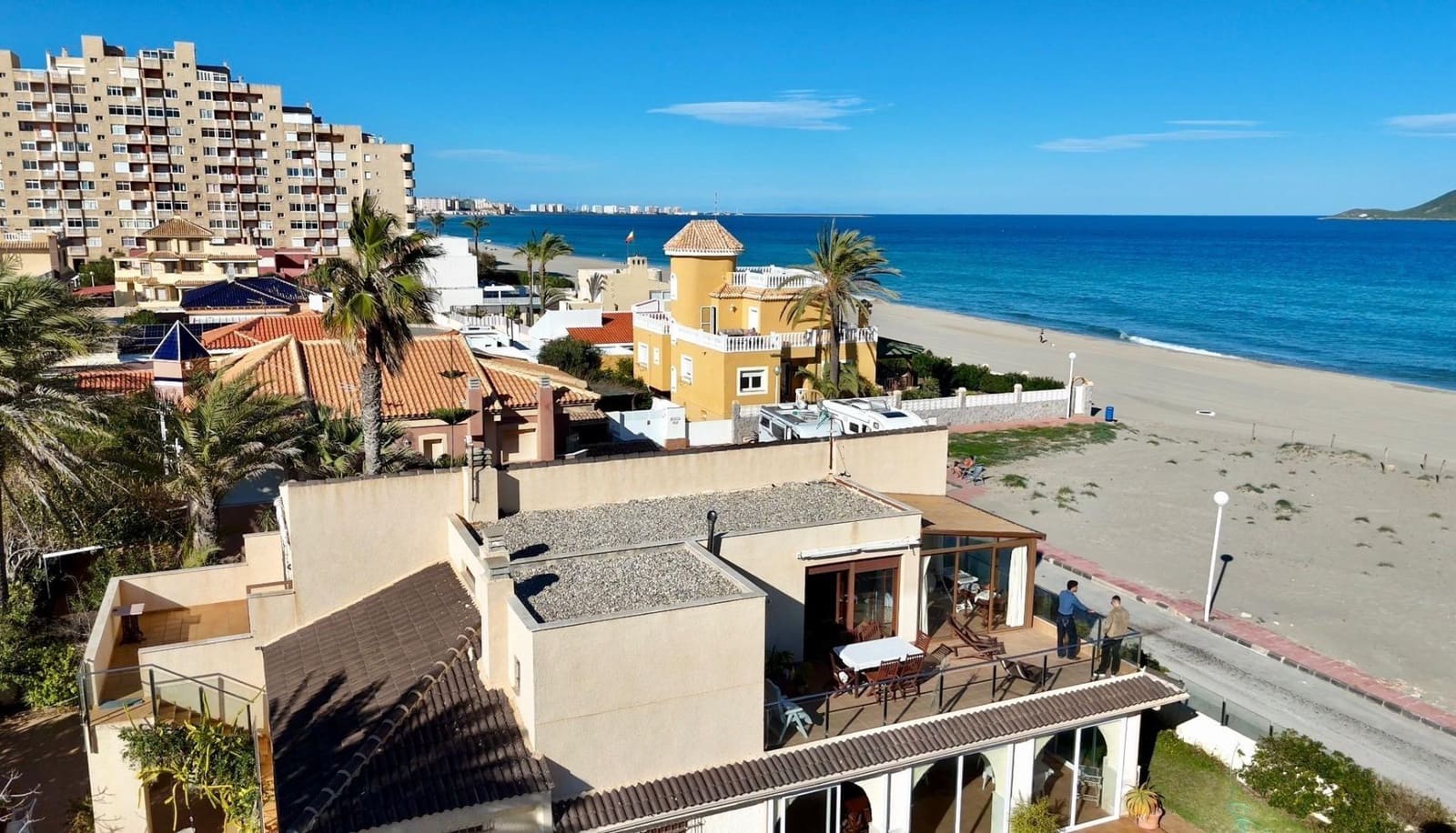 9 Zimmer Villa zu verkaufen in La Manga del Mar Menor mit Garage - 985.000 € (Ref: 10063340)