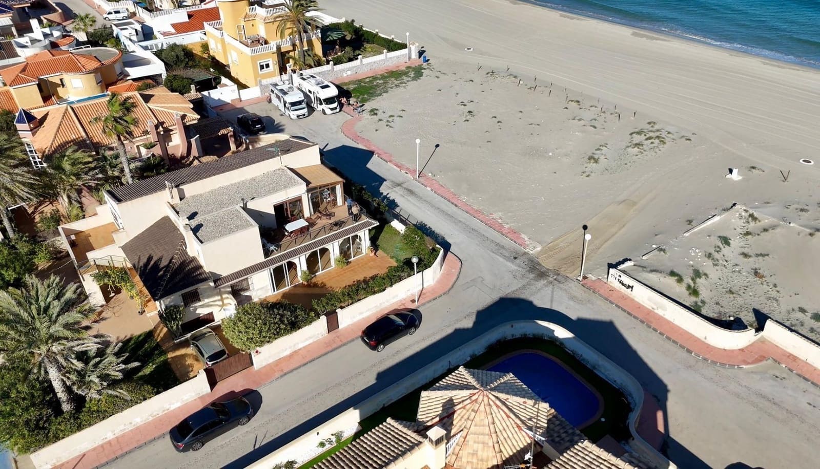 9 Zimmer Villa zu verkaufen in La Manga del Mar Menor mit Garage - 985.000 € (Ref: 10063340)