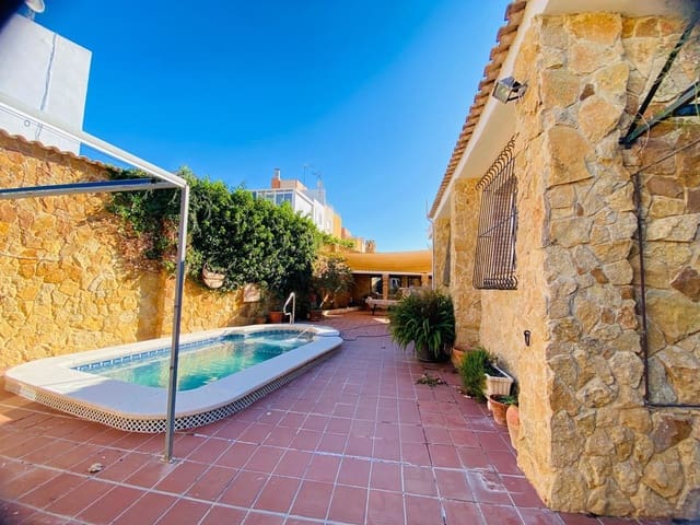 2 soverom Villa til salgs i La Florida, Orihuela med svømmebasseng garasje - € 819 900 (Ref: 10063345)