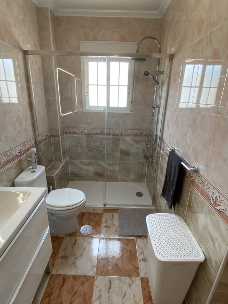 Bungalow de 2 habitaciones en Orihuela Costa en venta con piscina - 229.000 € (Ref: 10063349)