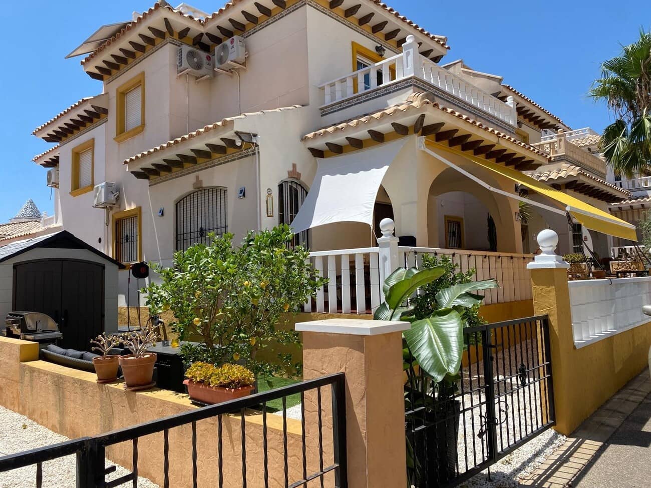 Bungalow de 2 habitaciones en Orihuela Costa en venta con piscina - 229.000 € (Ref: 10063349)