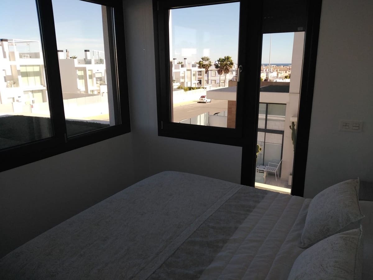 3 makuuhuone Huvila myytävänä paikassa Orihuela Costa mukana uima-altaan - 439 000 € (Ref: 10063358)