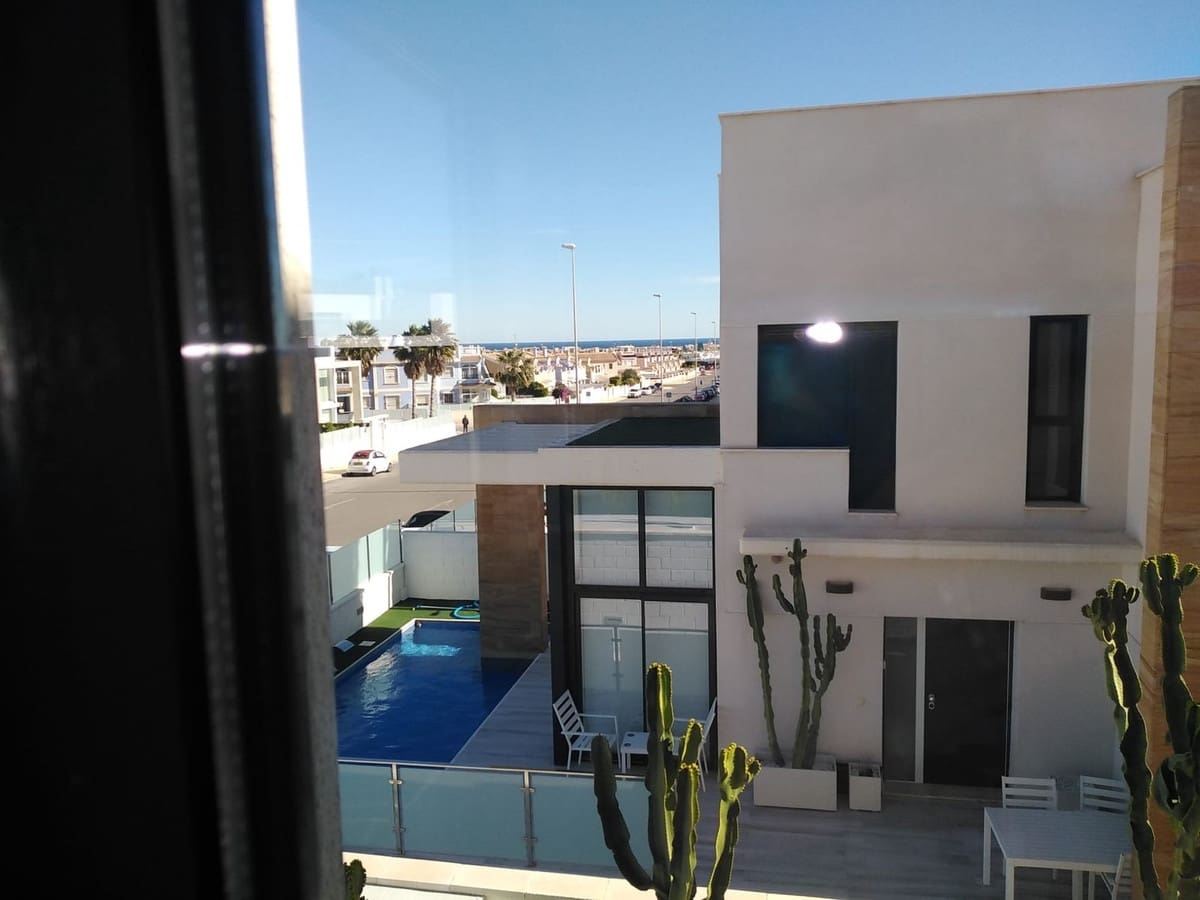 3 makuuhuone Huvila myytävänä paikassa Orihuela Costa mukana uima-altaan - 439 000 € (Ref: 10063358)