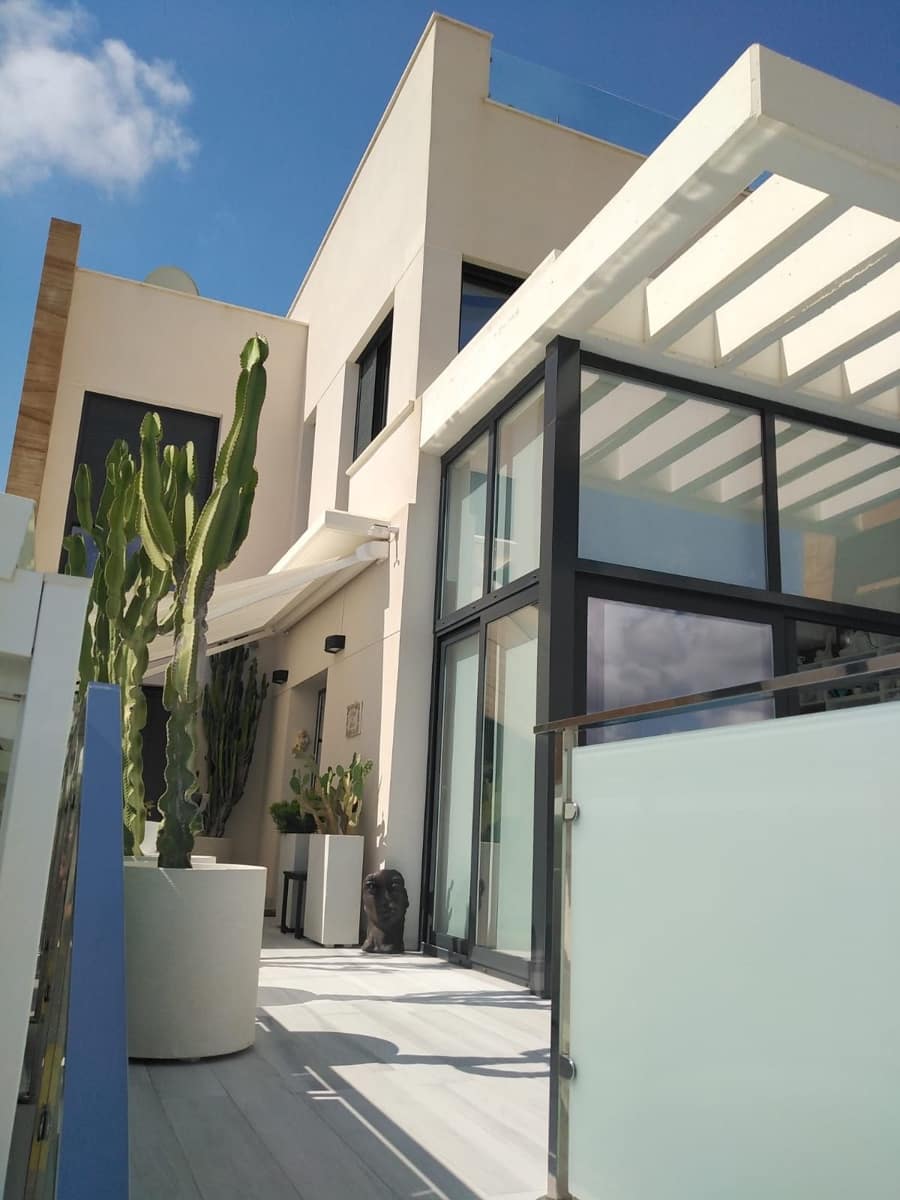 3 makuuhuone Huvila myytävänä paikassa Orihuela Costa mukana uima-altaan - 439 000 € (Ref: 10063358)