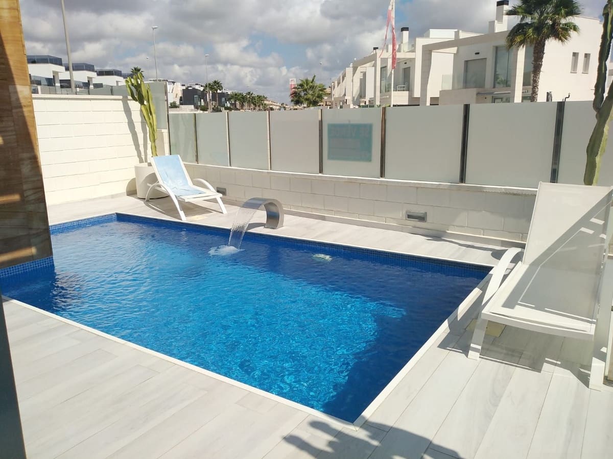 3 makuuhuone Huvila myytävänä paikassa Orihuela Costa mukana uima-altaan - 439 000 € (Ref: 10063358)