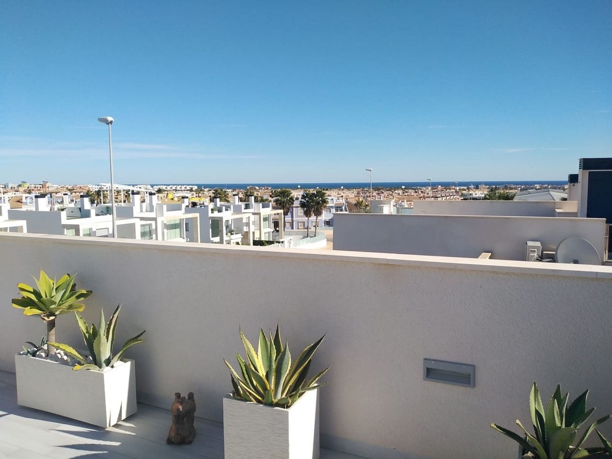 3 makuuhuone Huvila myytävänä paikassa Orihuela Costa mukana uima-altaan - 439 000 € (Ref: 10063358)