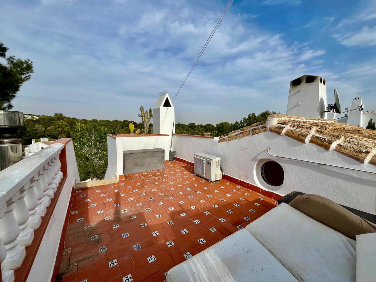 4 bedroom Villa for sale in Villamartin with pool - € 750,000 (Ref: 10063371)