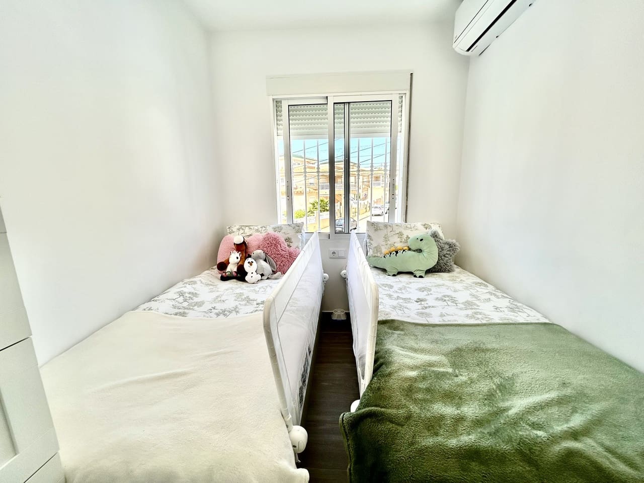 Chalet de 5 habitaciones en Villamartin en venta con piscina - 459.000 € (Ref: 10063372)