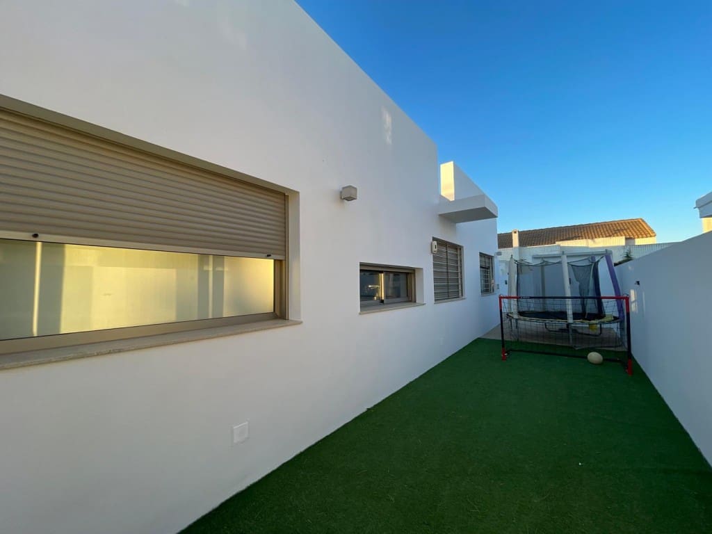 6 bedroom Villa for sale in Mar de Cristal with pool garage - € 676,000 (Ref: 10063380)