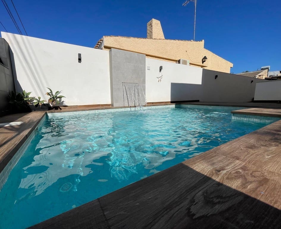 6 bedroom Villa for sale in Mar de Cristal with pool garage - € 676,000 (Ref: 10063380)