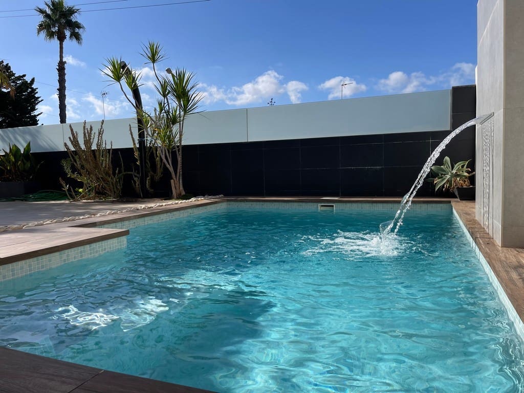 6 bedroom Villa for sale in Mar de Cristal with pool garage - € 676,000 (Ref: 10063380)