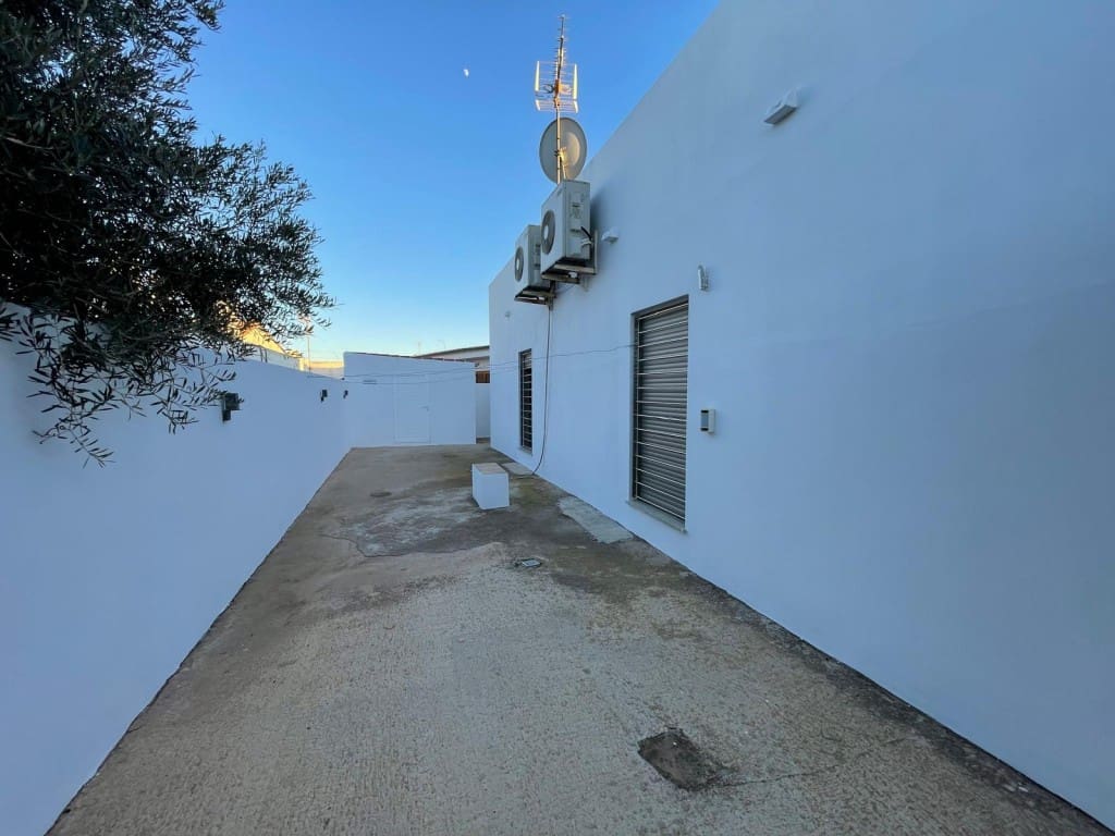 6 bedroom Villa for sale in Mar de Cristal with pool garage - € 676,000 (Ref: 10063380)