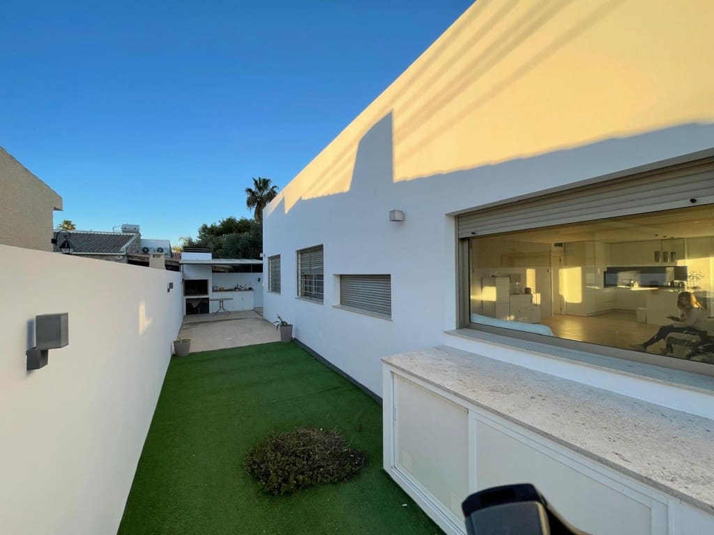 6 bedroom Villa for sale in Mar de Cristal with pool garage - € 676,000 (Ref: 10063380)