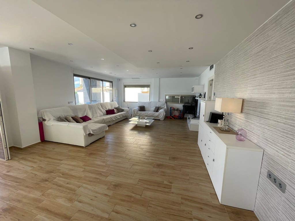 6 bedroom Villa for sale in Mar de Cristal with pool garage - € 676,000 (Ref: 10063380)