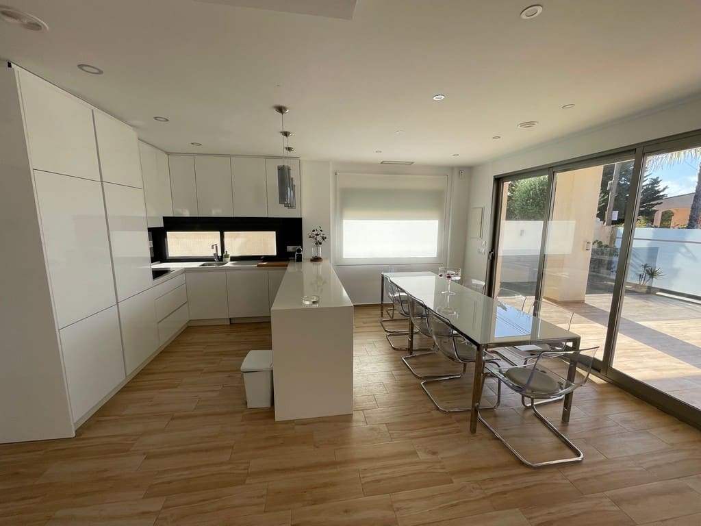 6 bedroom Villa for sale in Mar de Cristal with pool garage - € 676,000 (Ref: 10063380)
