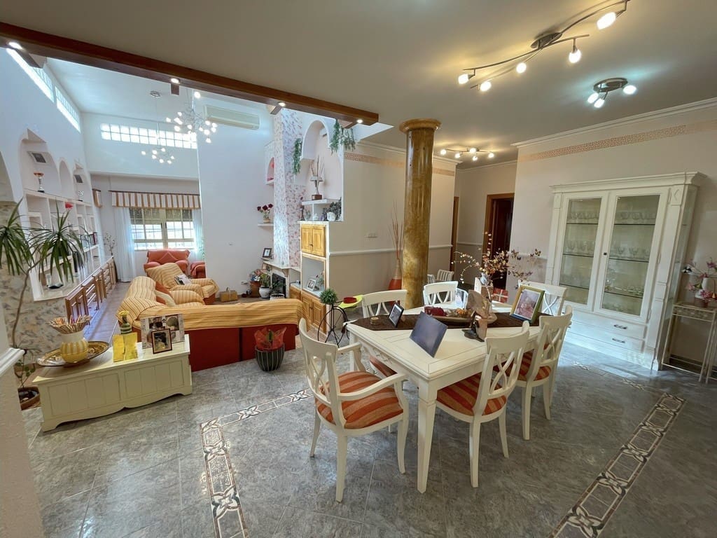 4 sovrum Villa till salu i La Union med garage - 370 000 € (Ref: 10063389)