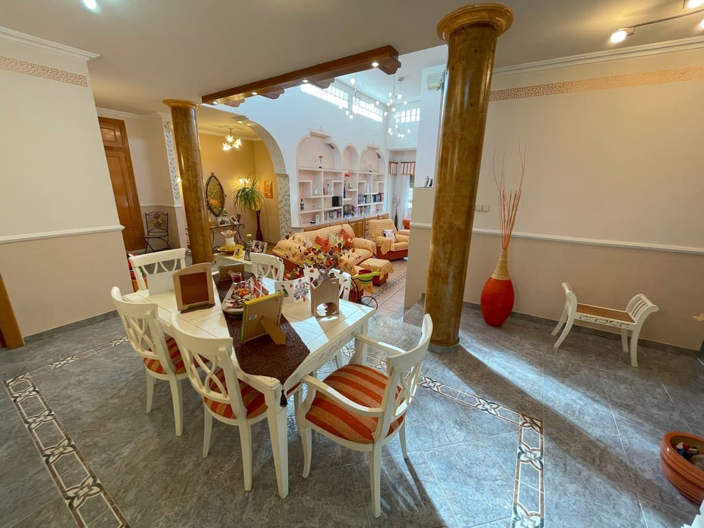 4 sovrum Villa till salu i La Union med garage - 370 000 € (Ref: 10063389)