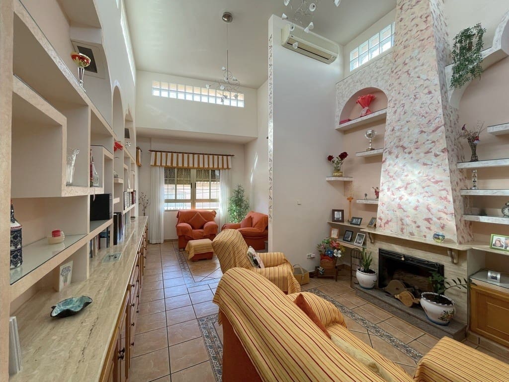 4 sovrum Villa till salu i La Union med garage - 370 000 € (Ref: 10063389)