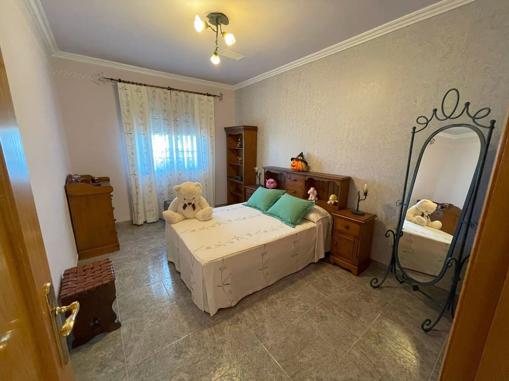 4 sovrum Villa till salu i La Union med garage - 370 000 € (Ref: 10063389)
