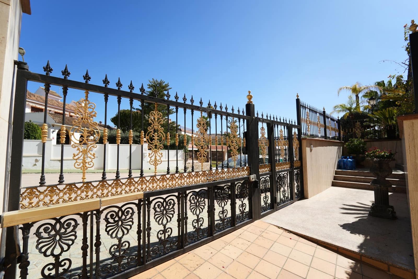 8 quarto Moradia para venda em Orihuela Costa com piscina garagem - 1 500 000 € (Ref: 10063404)