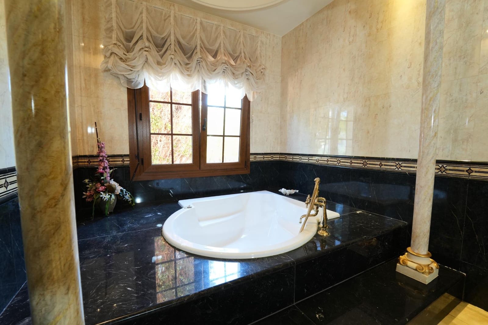 8 quarto Moradia para venda em Orihuela Costa com piscina garagem - 1 500 000 € (Ref: 10063404)