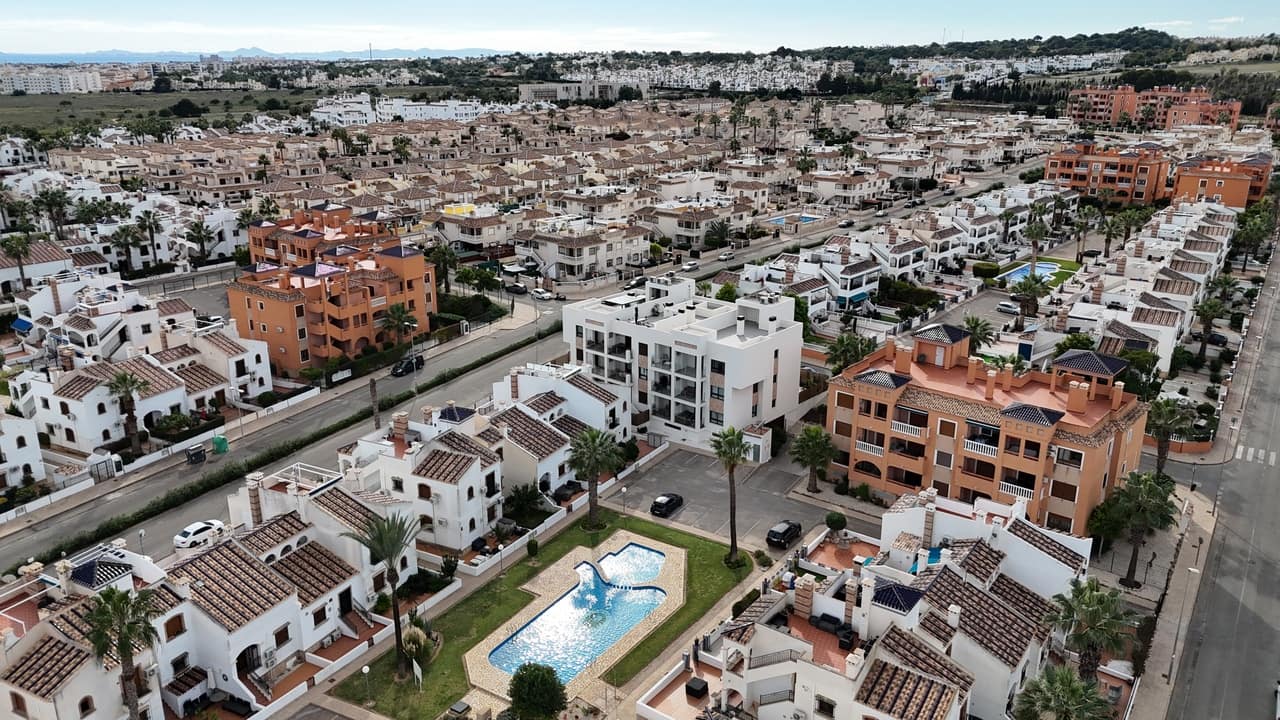 2 bedroom Penthouse for sale in Villamartin with garage - € 339,900 (Ref: 10063428)