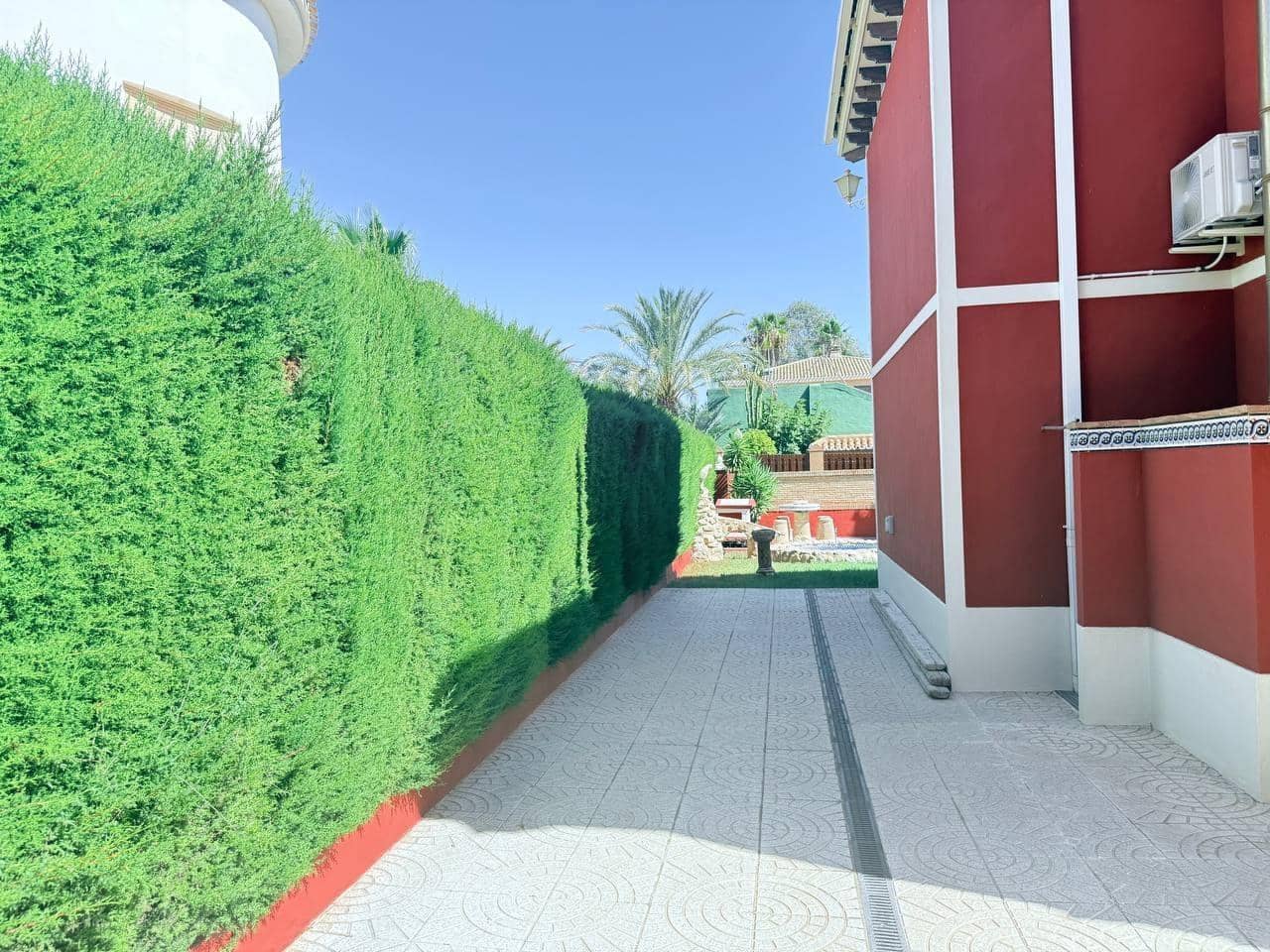 5 slaapkamer Villa te koop in Campoamor met zwembad garage - € 879.000 (Ref: 10063439)