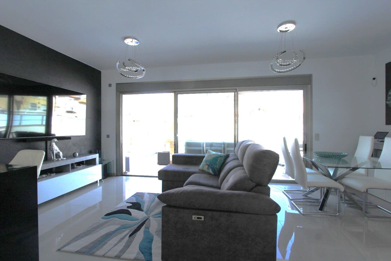 5 slaapkamer Villa te koop in Villamartin met zwembad garage - € 459.950 (Ref: 10066747)