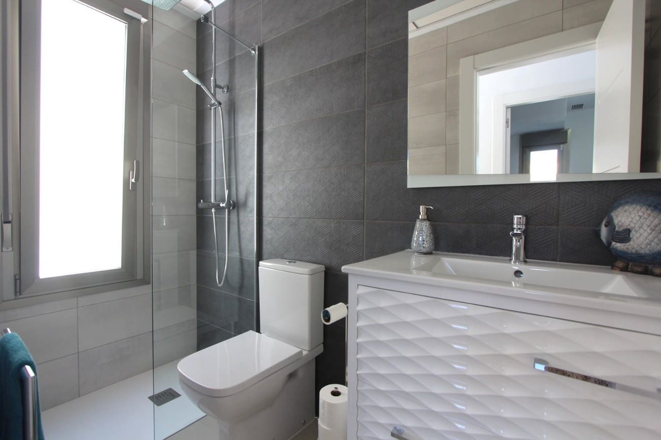 5 slaapkamer Villa te koop in Villamartin met zwembad garage - € 459.950 (Ref: 10066747)