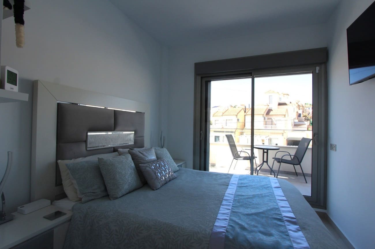 5 slaapkamer Villa te koop in Villamartin met zwembad garage - € 459.950 (Ref: 10066747)