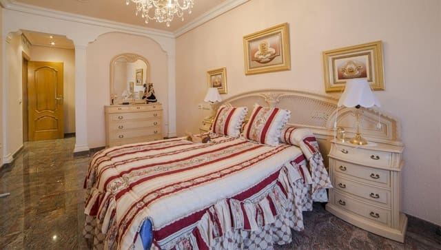 5 chambre Maison de Ville à vendre à Centro, Los Alcázares avec garage - 445 000 € (Ref: 10066763)