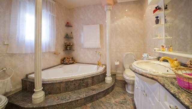 5 chambre Maison de Ville à vendre à Centro, Los Alcázares avec garage - 445 000 € (Ref: 10066763)