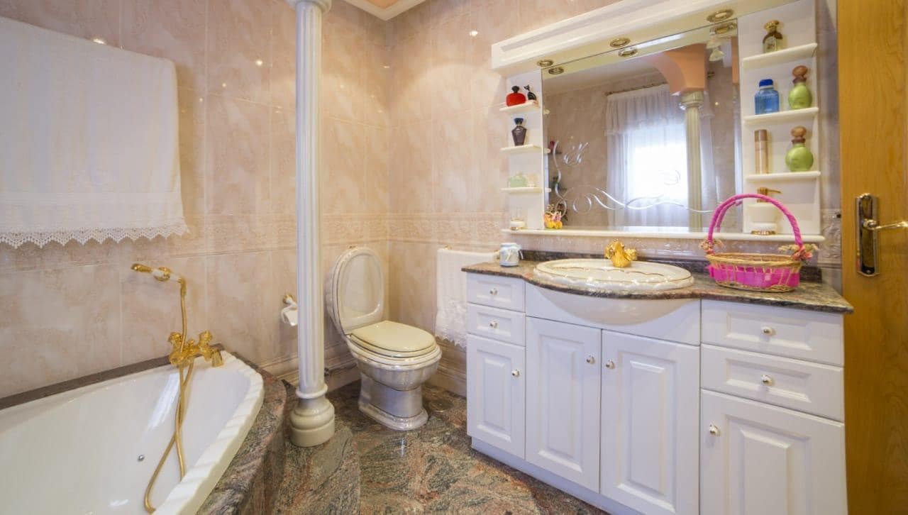 5 chambre Maison de Ville à vendre à Los Alcazares avec garage - 445 000 € (Ref: 10066763)