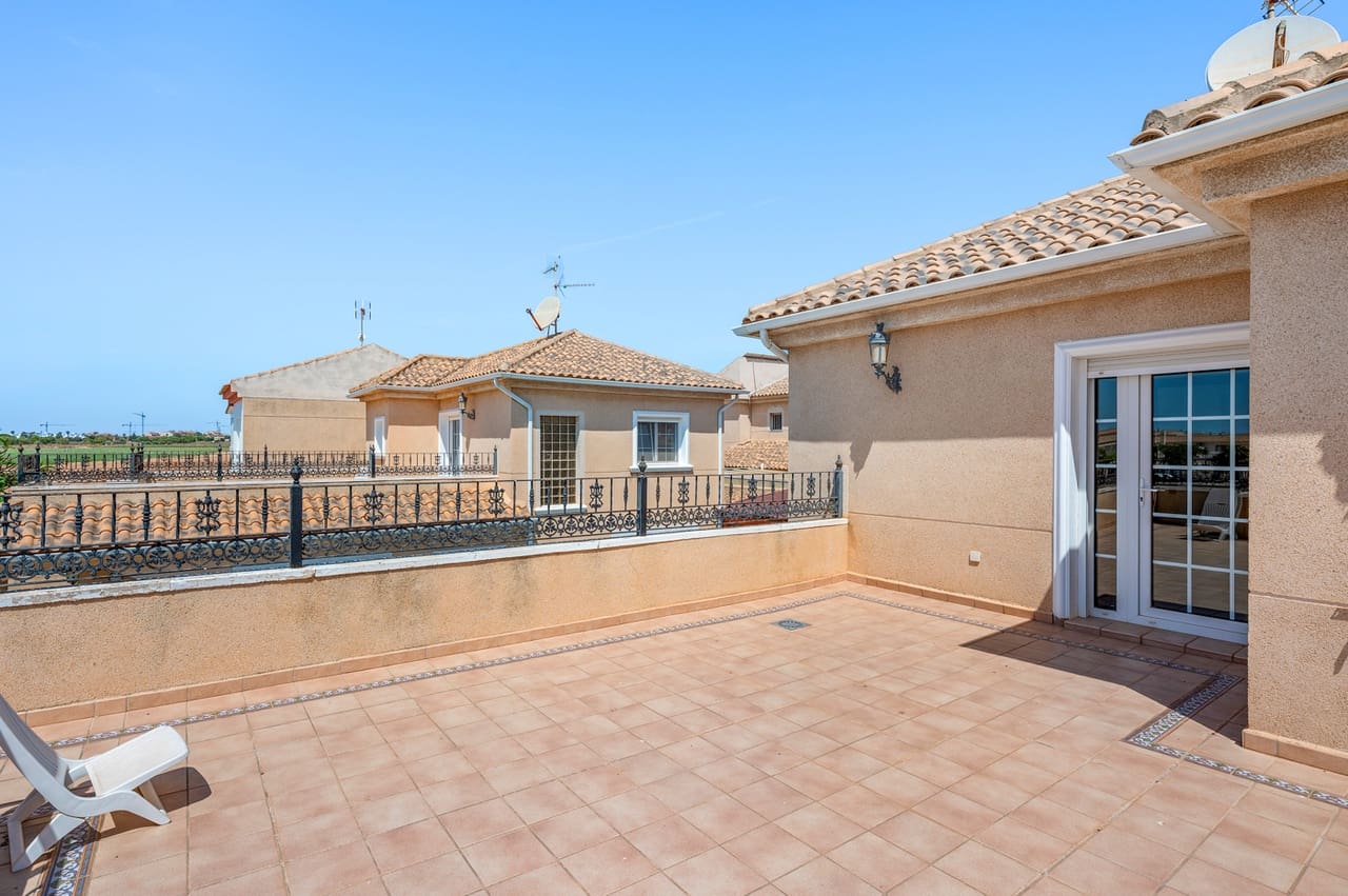 7 quarto Moradia para venda em Torre de la Horadada com piscina garagem - 899 000 € (Ref: 10066906)