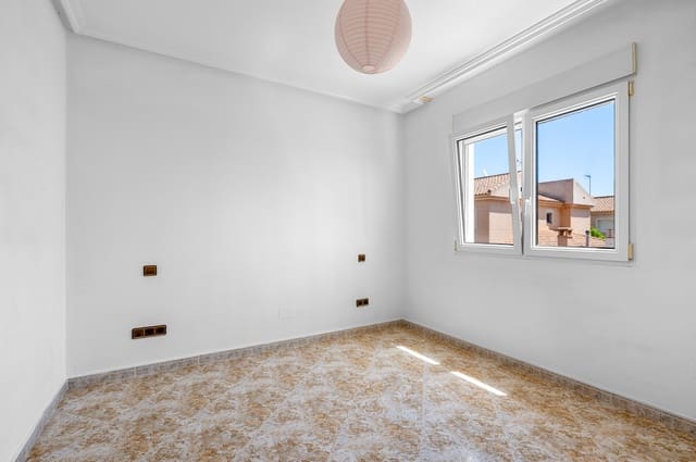 7 makuuhuone Huvila myytävänä paikassa Torre de la Horadada, Pilar de la Horadada mukana uima-altaan 
autotalli - 899 000 € (Ref: 10066906)