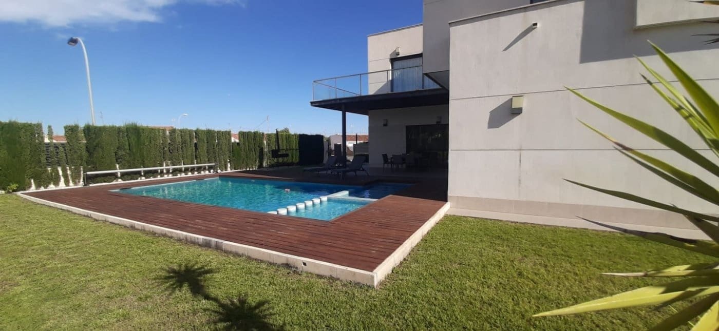 Chalet de 4 habitaciones en La Ribera en venta con piscina - 1.990.000 € (Ref: 10090985)
