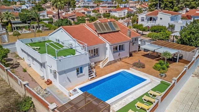 6 camera da letto Villa in vendita in Ciudad Quesada, Rojales con piscina - 725.000 € (Rif: 10097357)