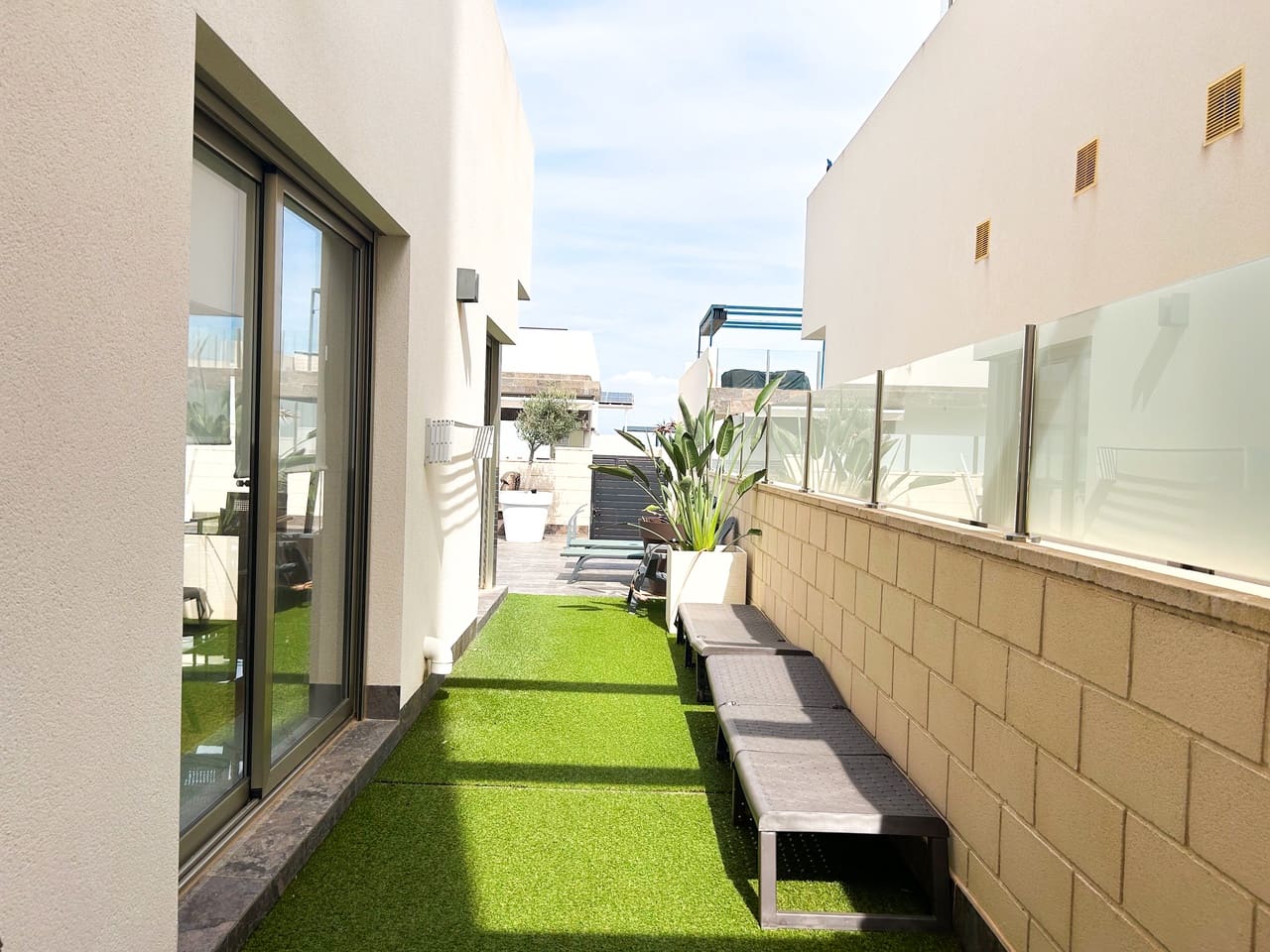3 bedroom Villa for sale in Villamartin with pool - € 379,995 (Ref: 10138898)