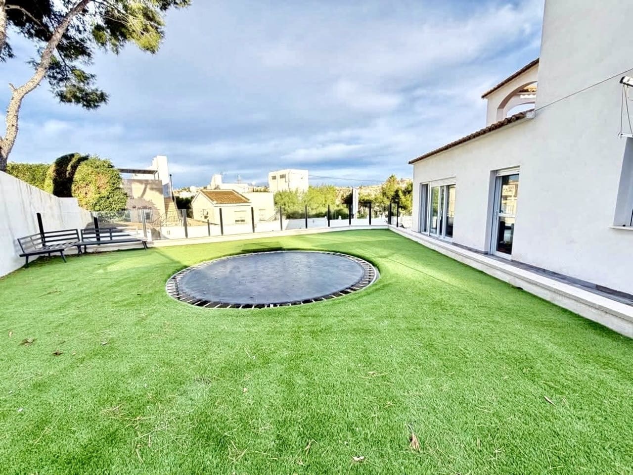 6 sovrum Villa till salu i Villamartin med pool - 695 000 € (Ref: 10141483)
