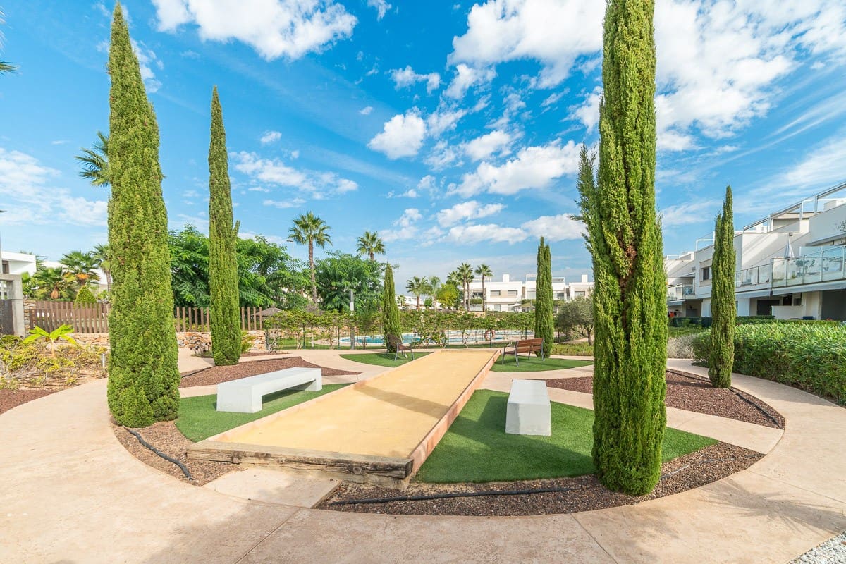 2 sypialnia Bungalow na sprzedaż w Orihuela Costa z basenem garażem - 240 000 € (Ref: 10145381)