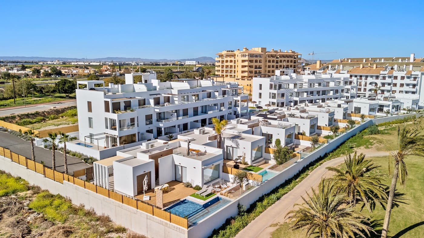 2 soverom Leilighet til salgs i Los Alcazares med svømmebasseng garasje - € 335 000 (Ref: 10182288)