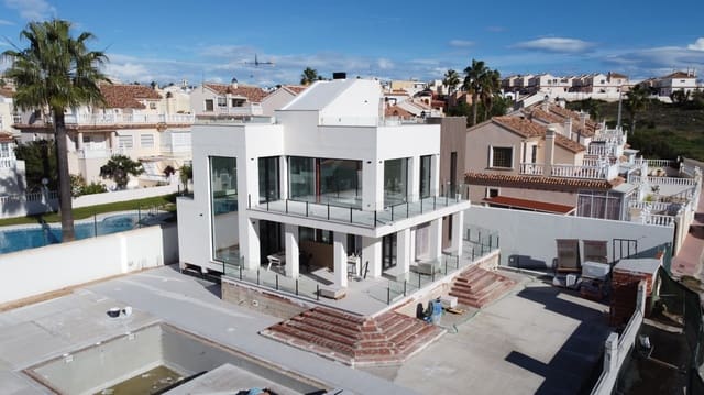4 soveværelse Villa til salg i Los Frutales, Torrevieja med swimmingpool garage - € 1.495.000 (Ref: 7424837)