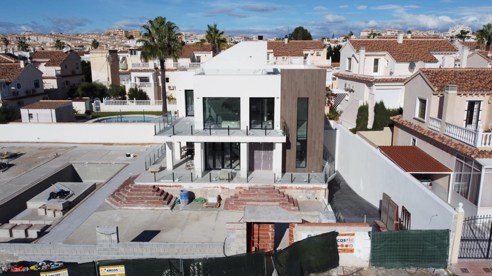 4 soveværelse Villa til salg i Torrevieja med swimmingpool garage - € 1.495.000 (Ref: 7424837)