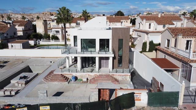 4 soveværelse Villa til salg i Los Frutales, Torrevieja med swimmingpool garage - € 1.495.000 (Ref: 7424837)