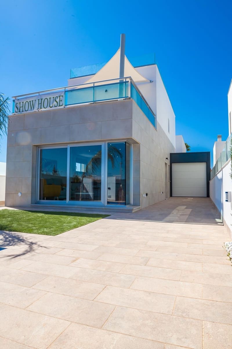 Chalet de 3 habitaciones en Los Alcázares en venta con piscina - 445.000 € (Ref: 8374942)