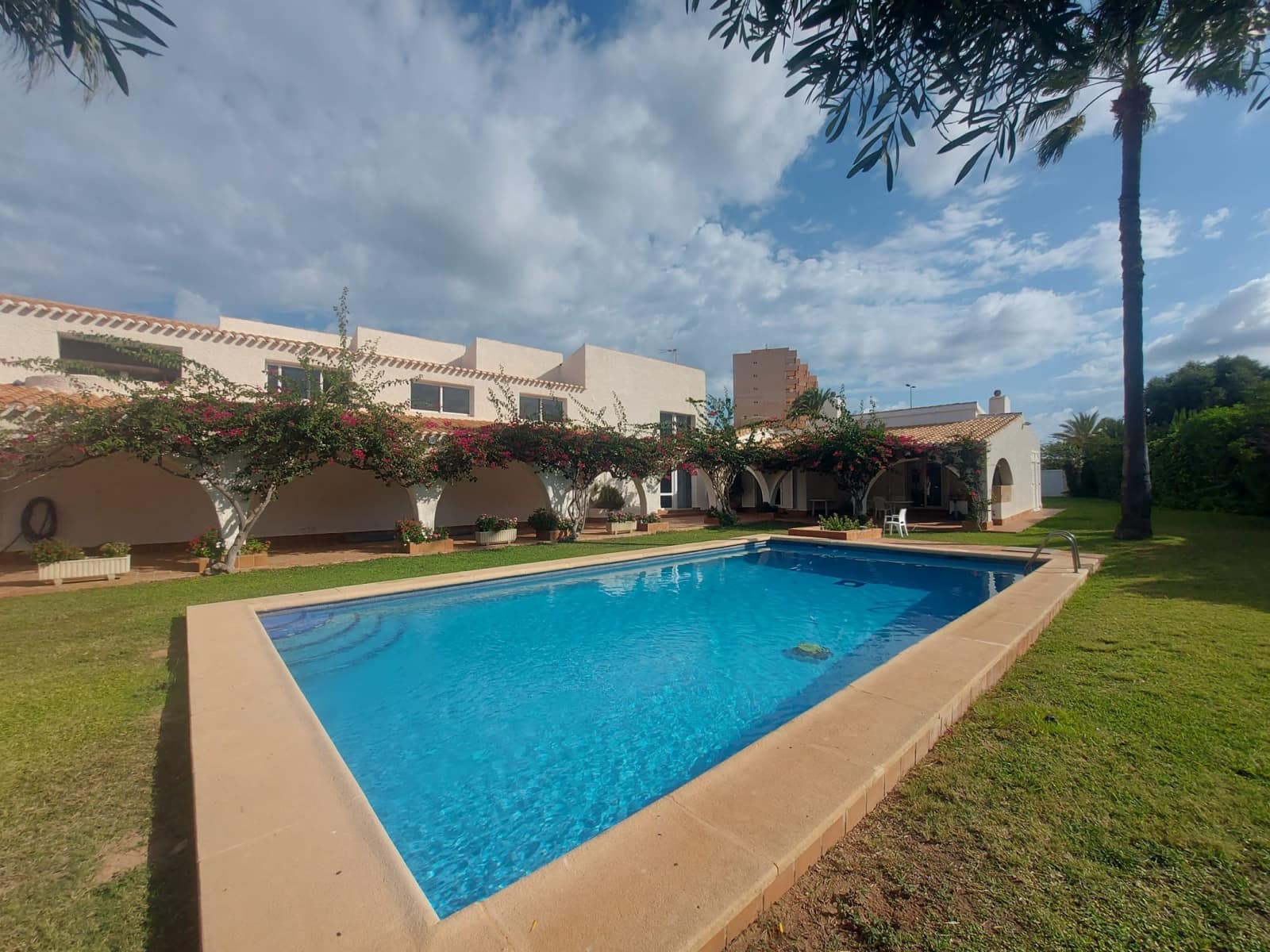 5 slaapkamer Villa te koop in La Manga del Mar Menor met zwembad garage - € 1.250.000 (Ref: 8569431)