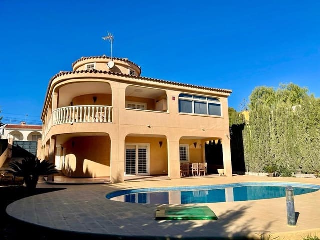 4 soverom Villa til salgs i Playa de los Náufragos, Torrevieja med svømmebasseng - € 600 000 (Ref: 8736445)