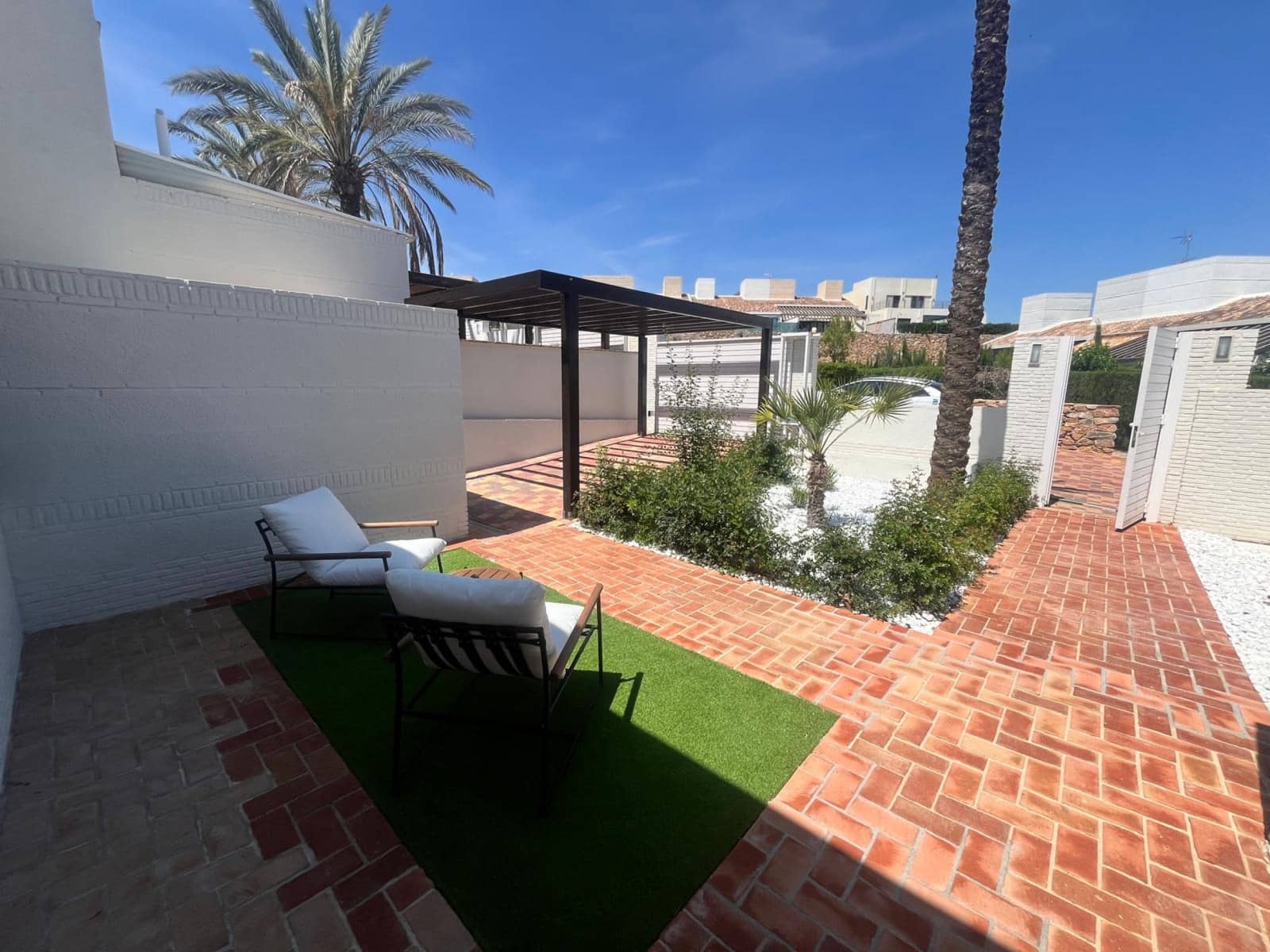 2 makuuhuone Huvila myytävänä paikassa Avileses mukana uima-altaan 
autotalli - 298 000 € (Ref: 8756895)