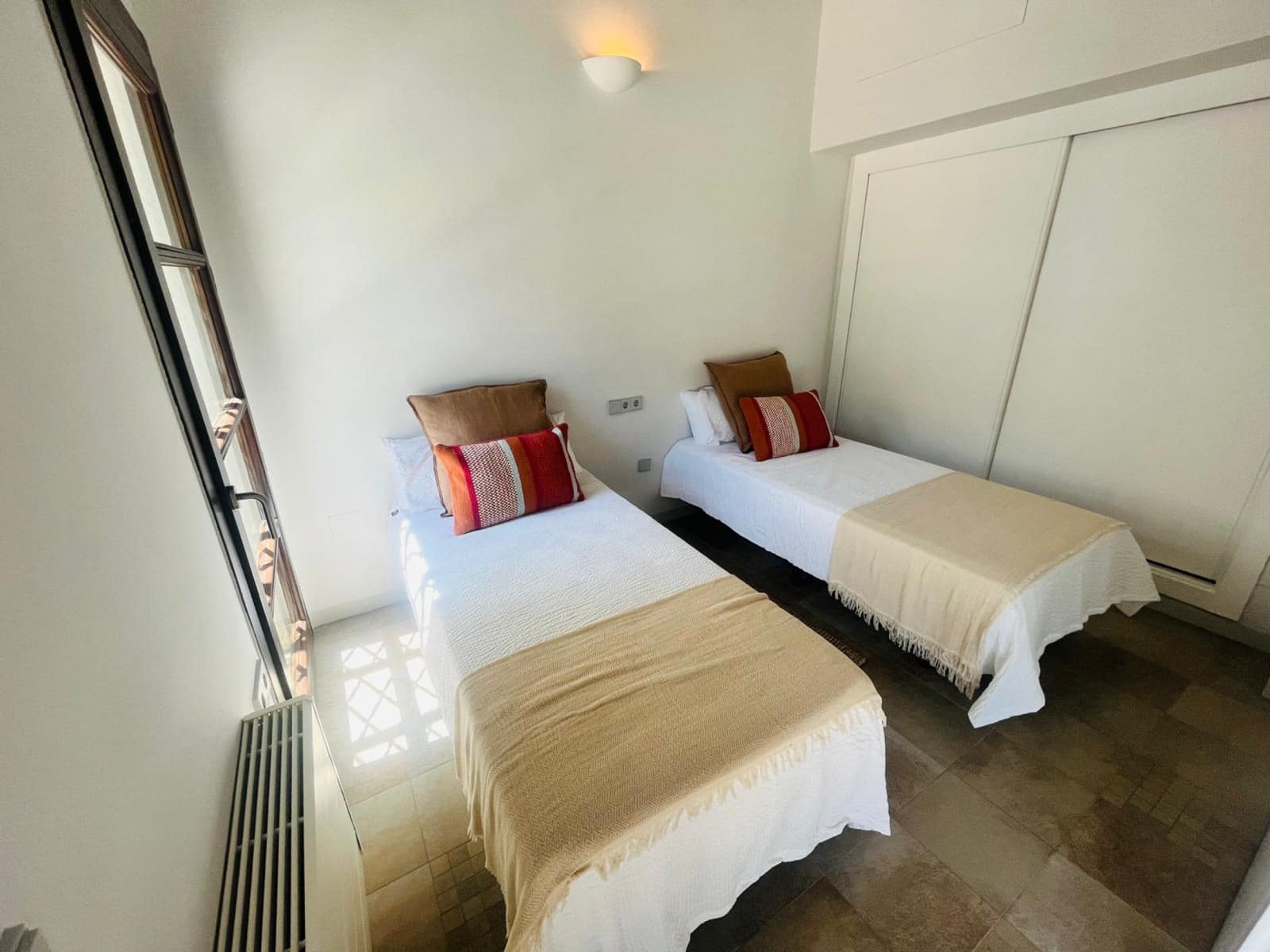 2 makuuhuone Huvila myytävänä paikassa Avileses mukana uima-altaan 
autotalli - 298 000 € (Ref: 8756895)